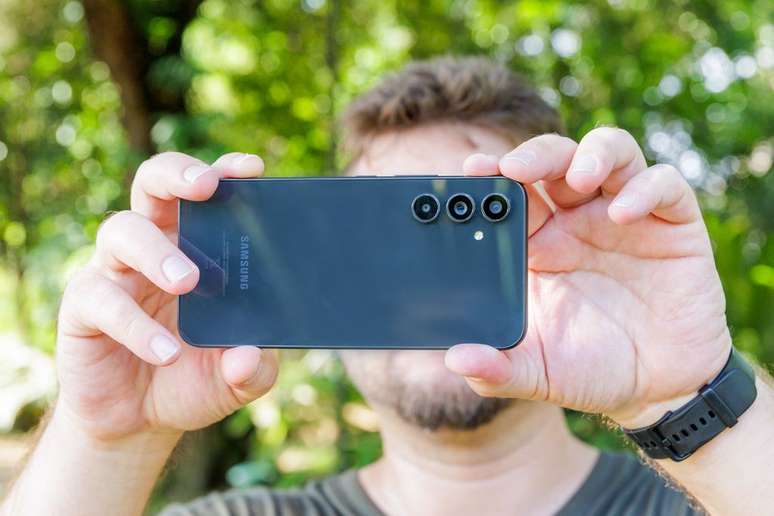 Il Galaxy A54 è altamente capace e riesce a offrire l'esperienza che ti aspetteresti da un telefono cellulare nella sua fascia di prezzo.  (Foto: Canaltec/Ivo Meneguel)