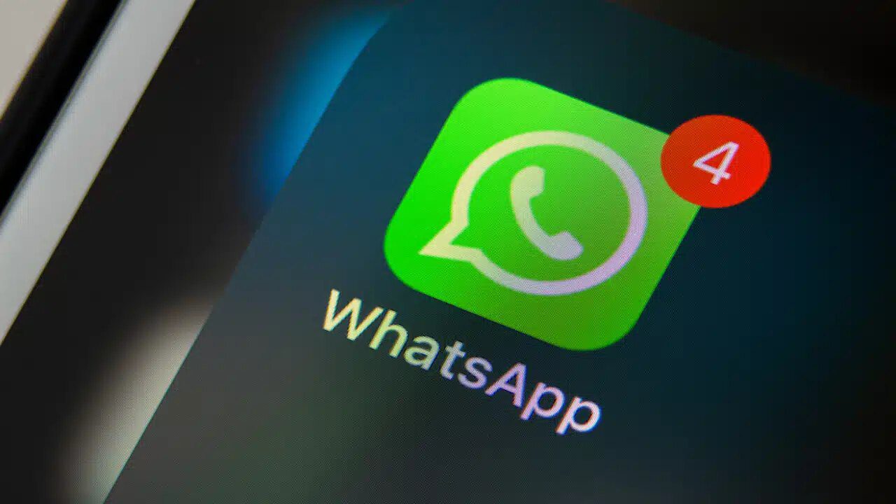 Applicazione WhatsApp su un telefono cellulare