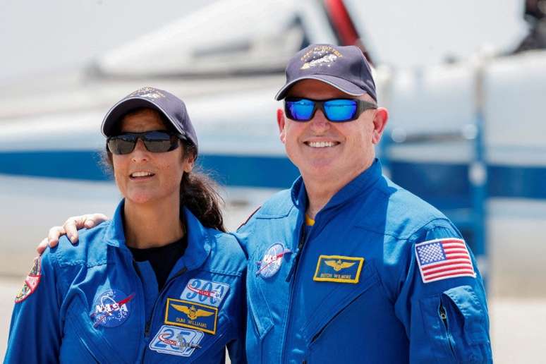     Gli astronauti della NASA Butch Wilmore e Sonny Williams prima del lancio del test di volo dell'equipaggio Starliner-1 (CFT) del Boeing a Cape Canaveral, Florida, USA, 25/04/2024 - Reuters/Joe Skipper